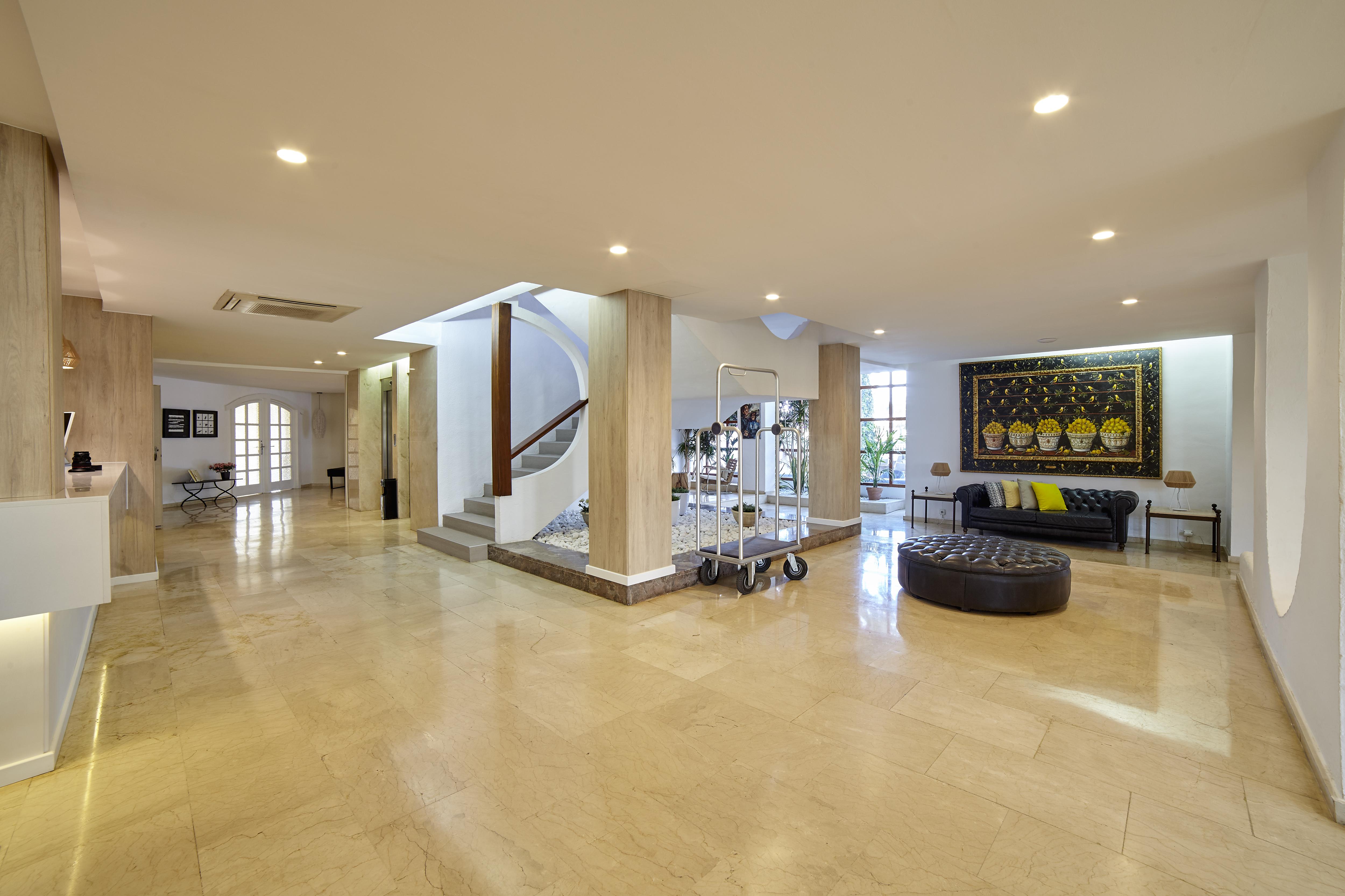 Hotel Tres Torres Santa Eulària des Riu Kültér fotó
