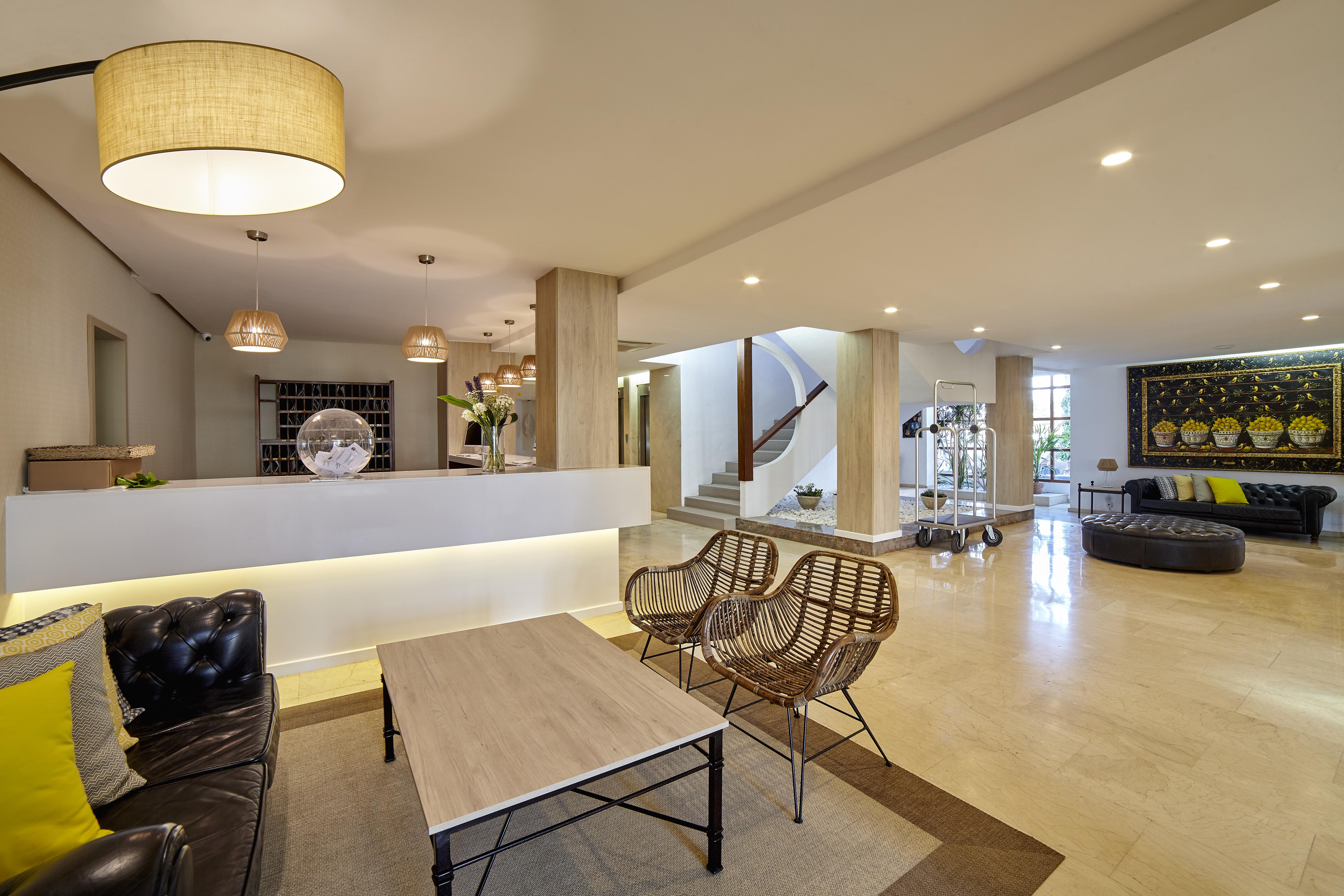 Hotel Tres Torres Santa Eulària des Riu Kültér fotó