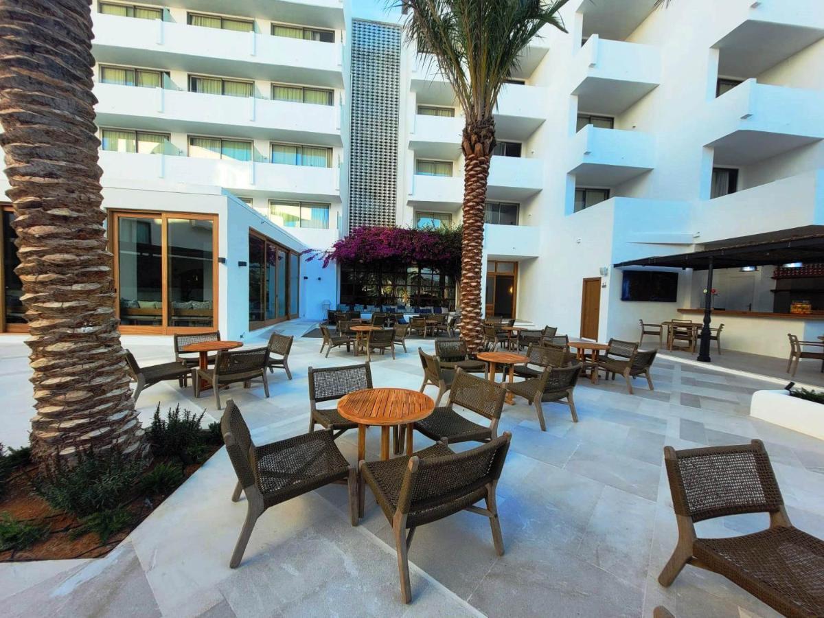 Hotel Tres Torres Santa Eulària des Riu Kültér fotó