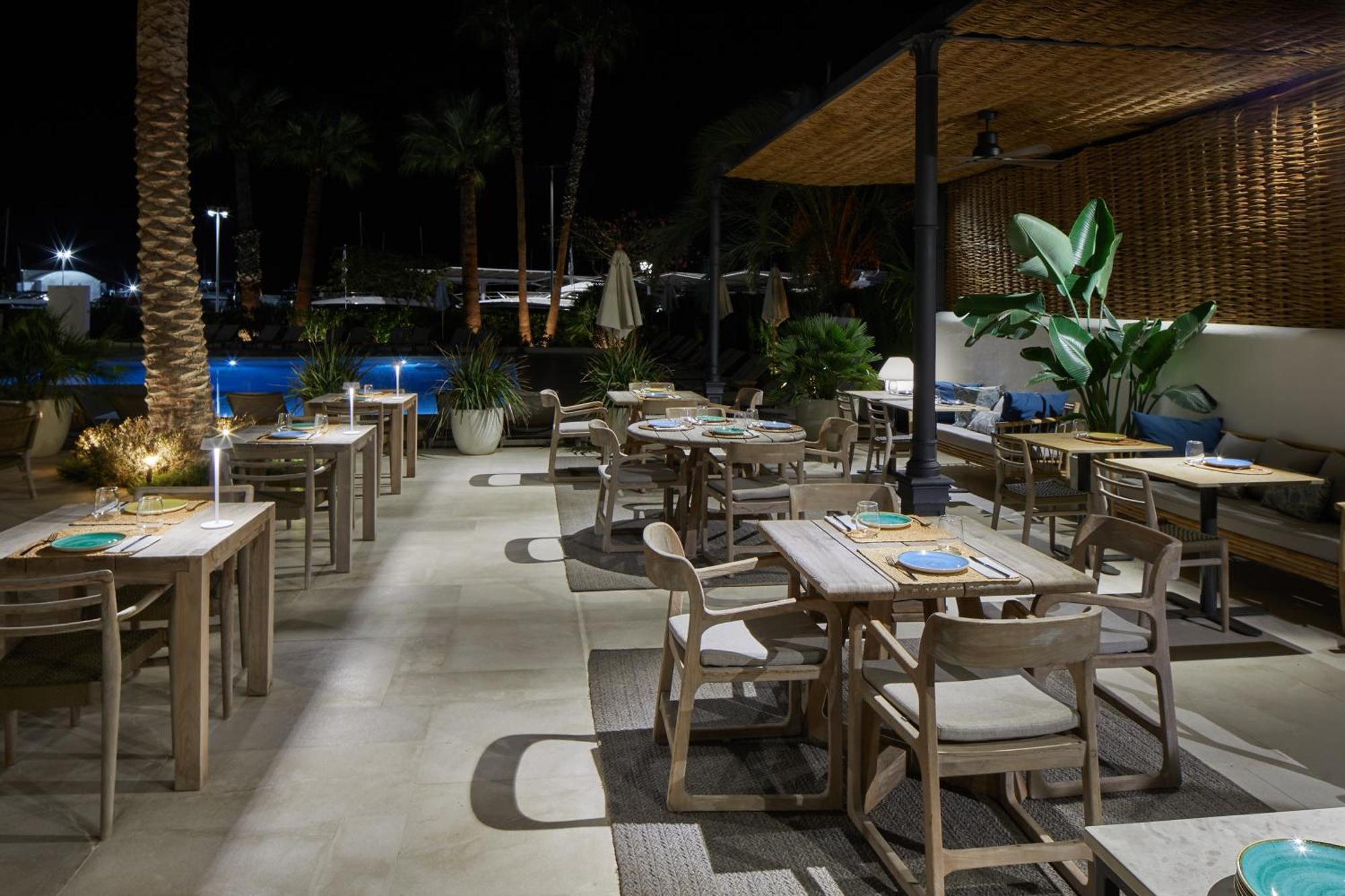 Hotel Tres Torres Santa Eulària des Riu Kültér fotó