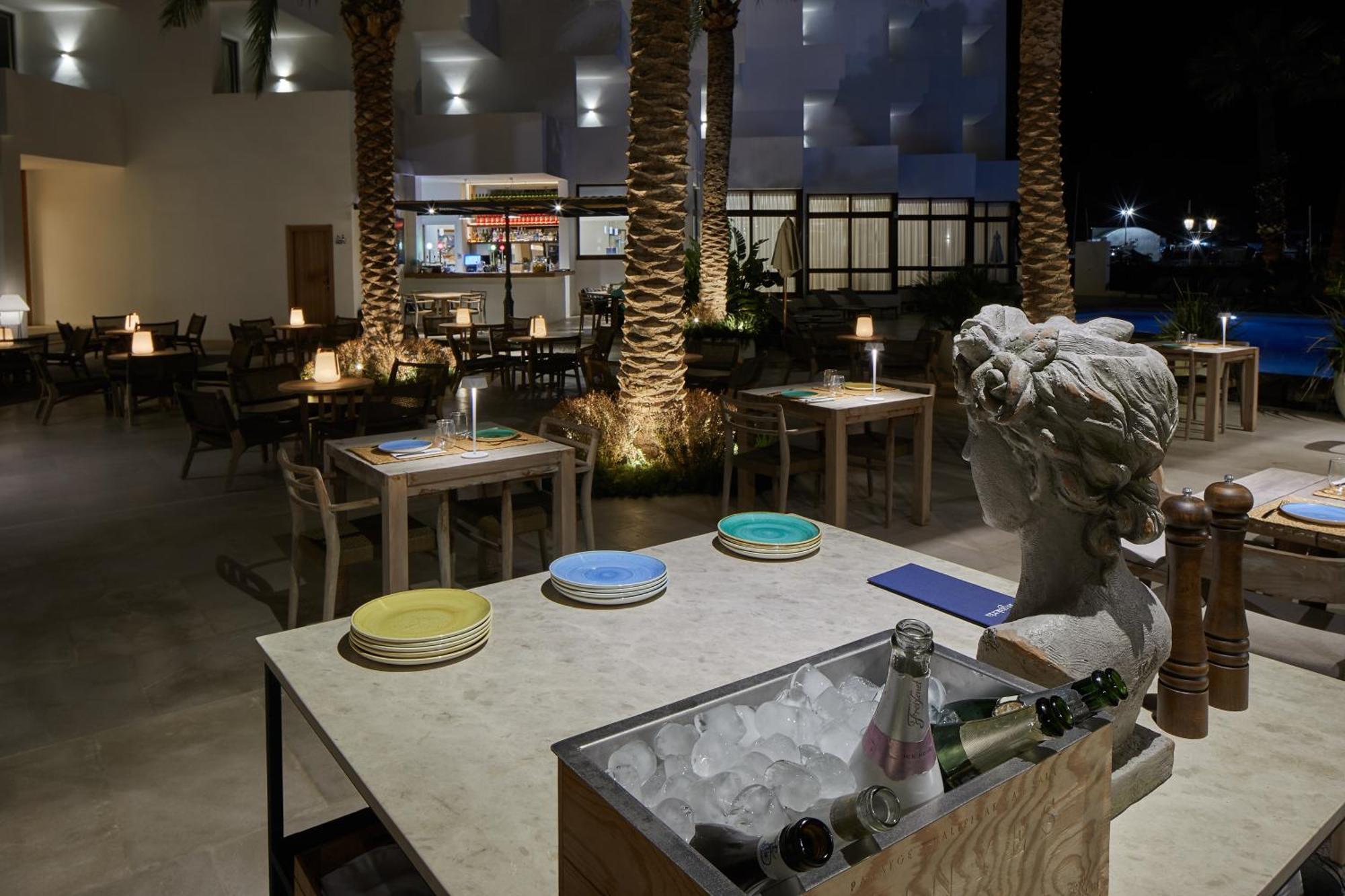 Hotel Tres Torres Santa Eulària des Riu Kültér fotó