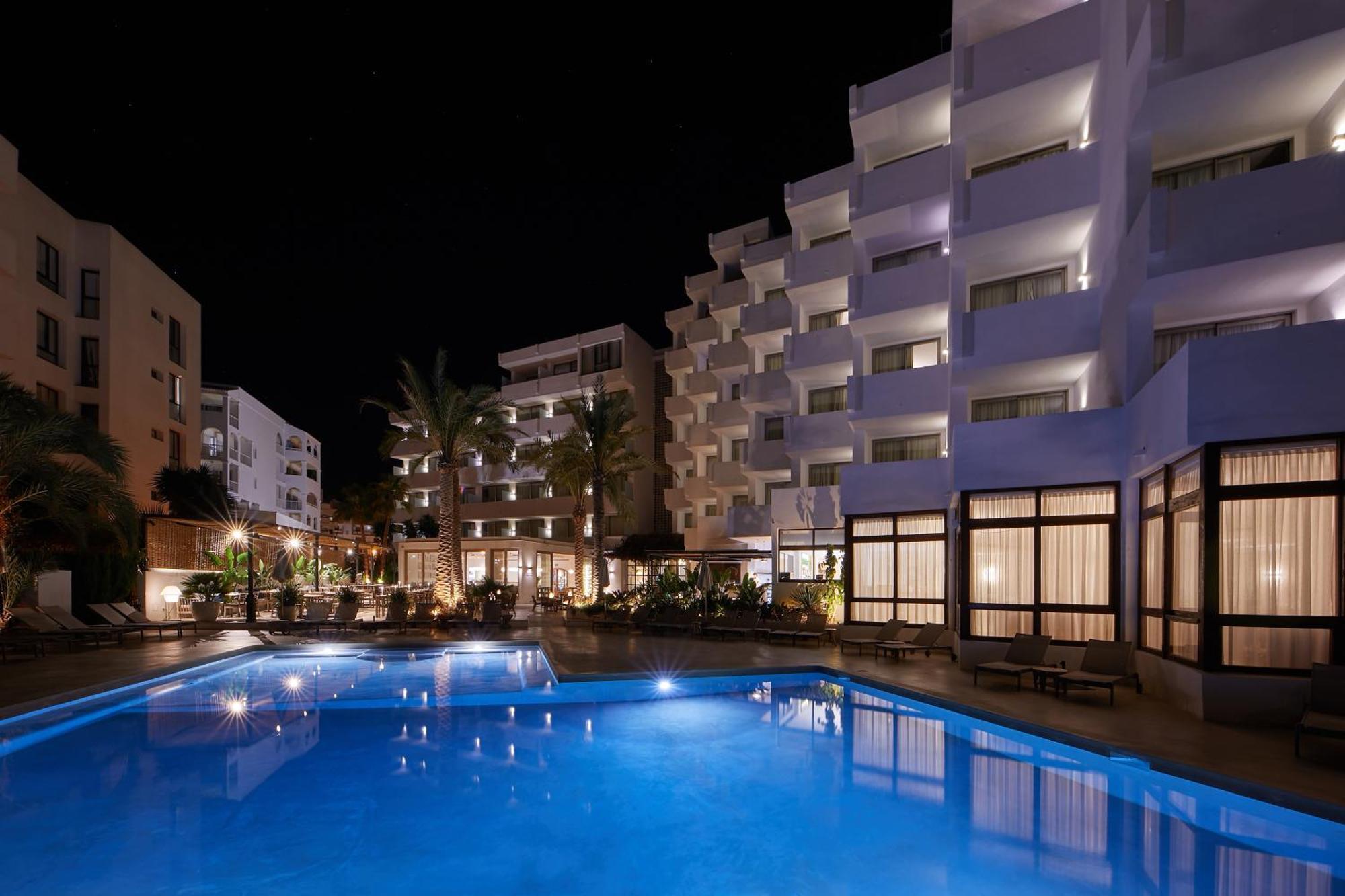 Hotel Tres Torres Santa Eulària des Riu Kültér fotó