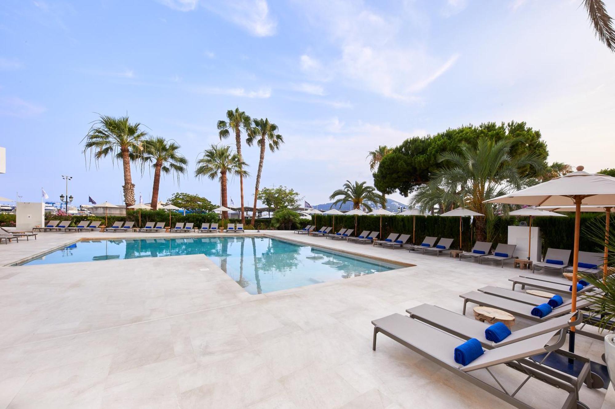 Hotel Tres Torres Santa Eulària des Riu Kültér fotó