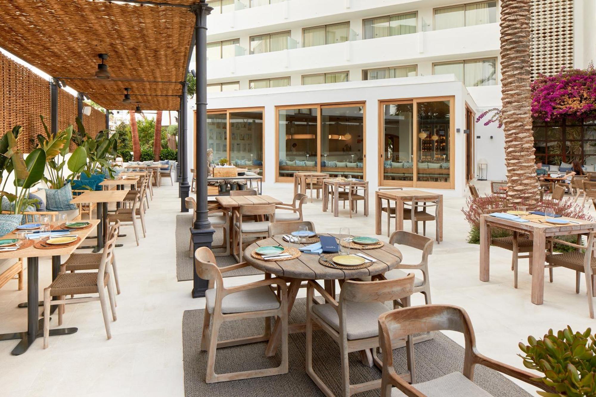 Hotel Tres Torres Santa Eulària des Riu Kültér fotó