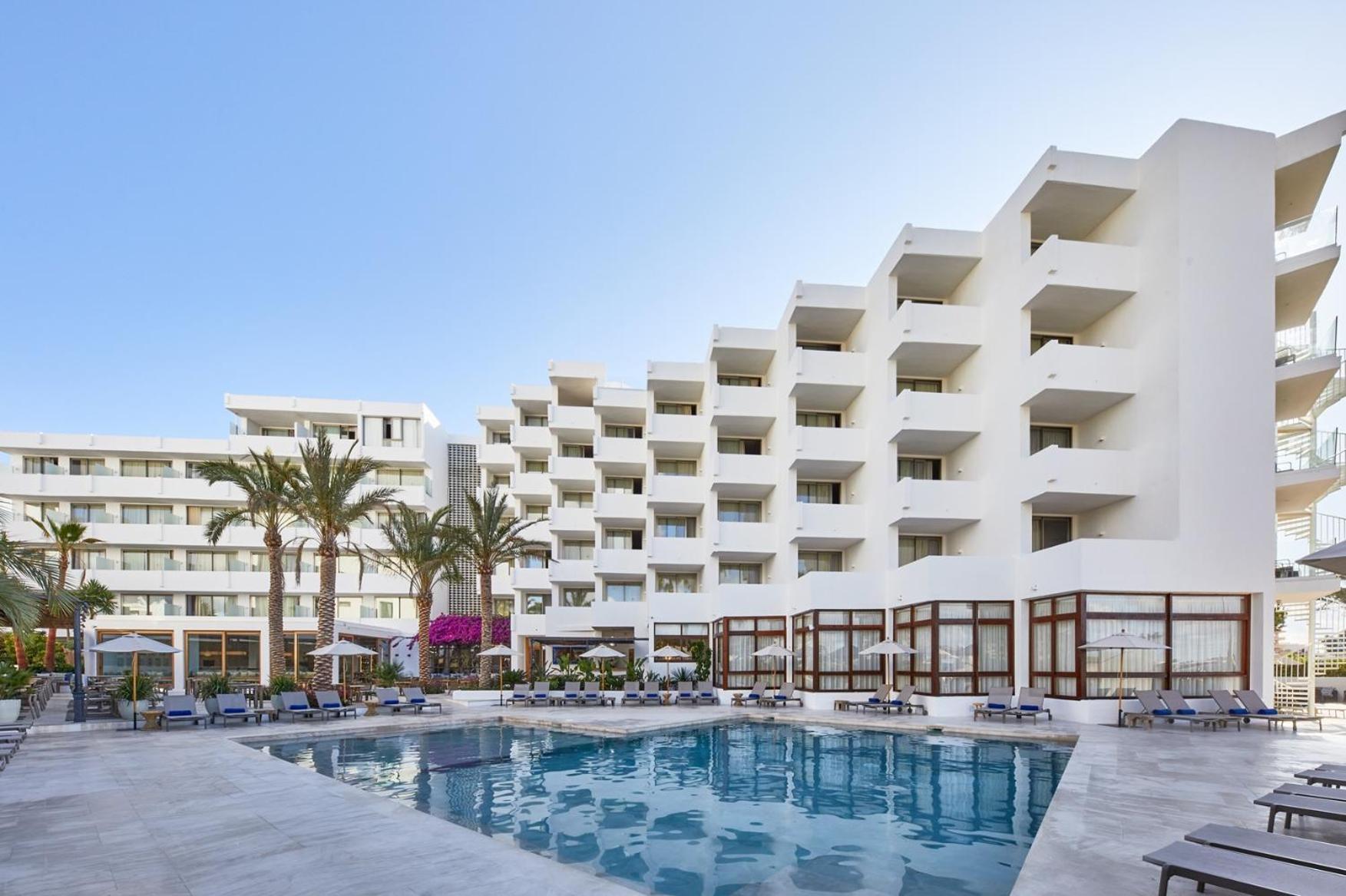 Hotel Tres Torres Santa Eulària des Riu Kültér fotó