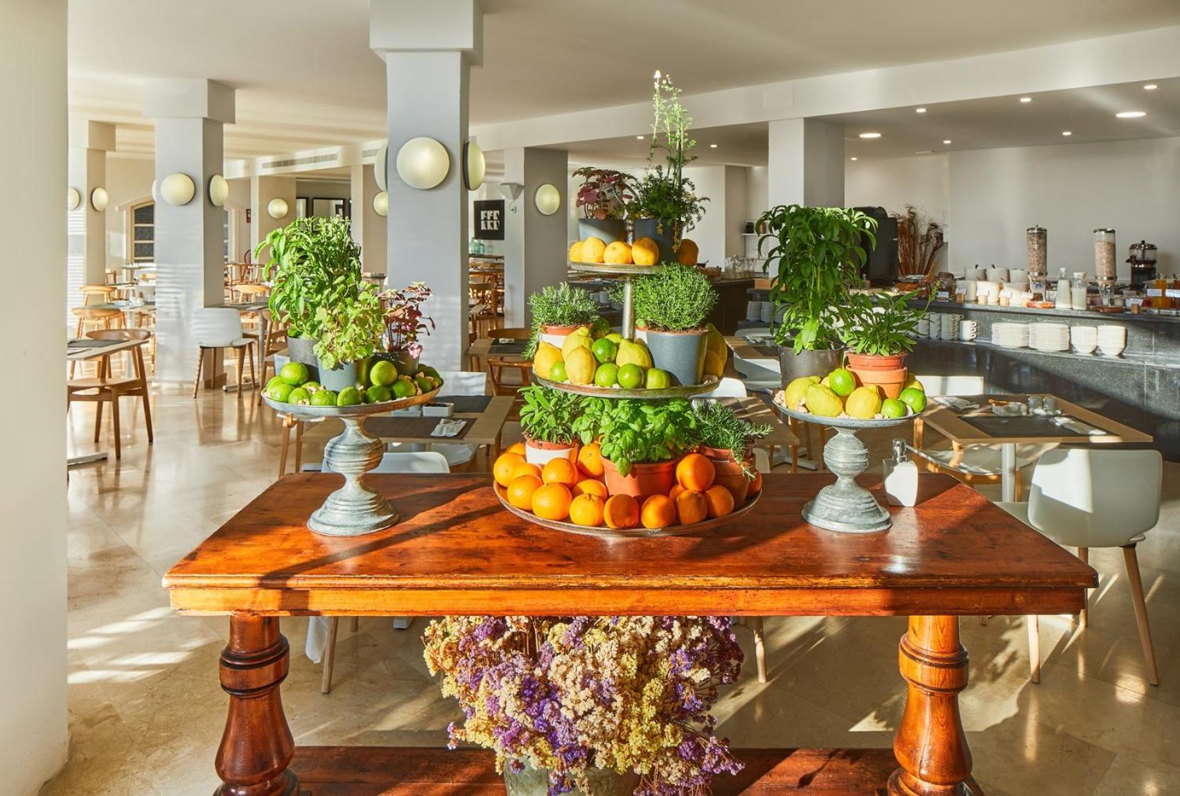Hotel Tres Torres Santa Eulària des Riu Kültér fotó