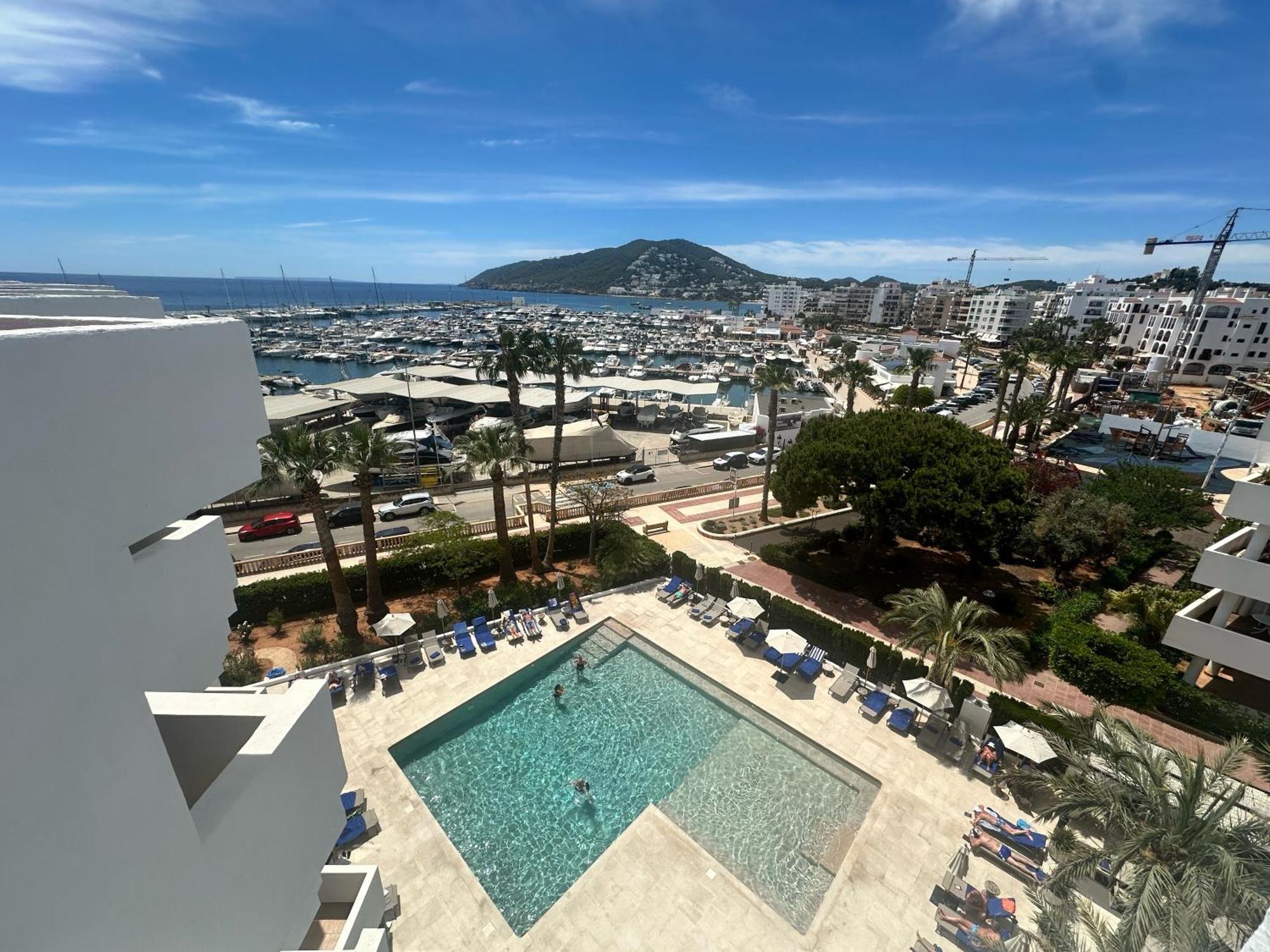 Hotel Tres Torres Santa Eulària des Riu Kültér fotó