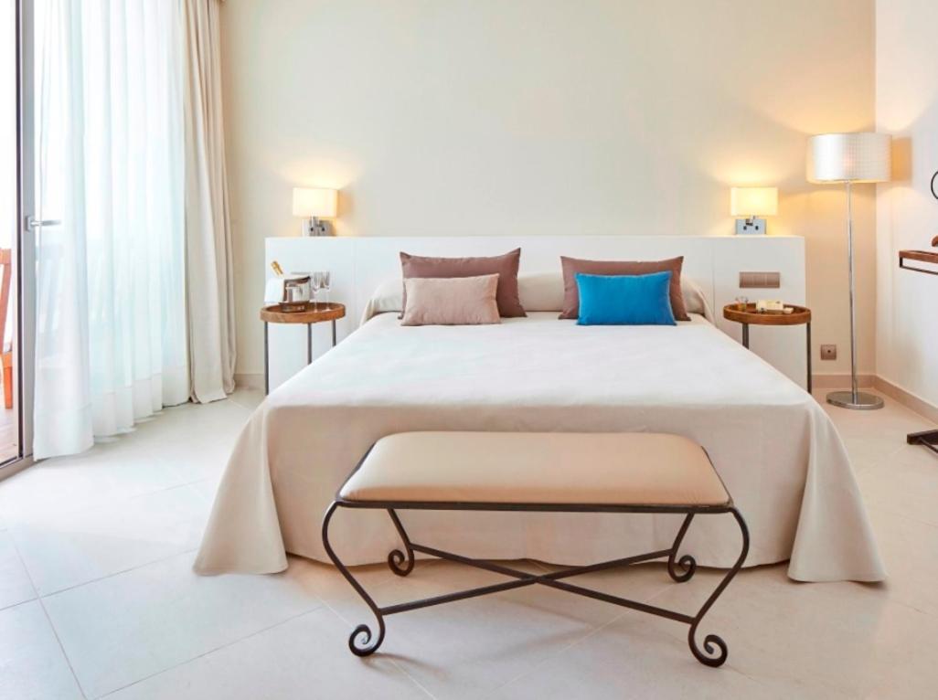 Hotel Tres Torres Santa Eulària des Riu Szoba fotó