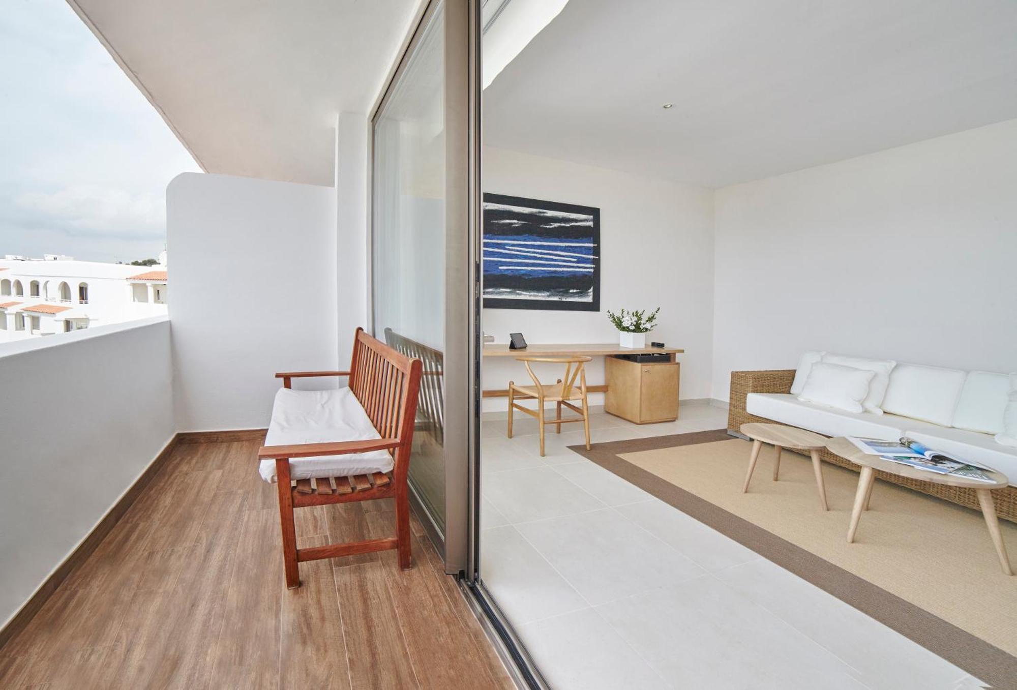 Hotel Tres Torres Santa Eulària des Riu Szoba fotó