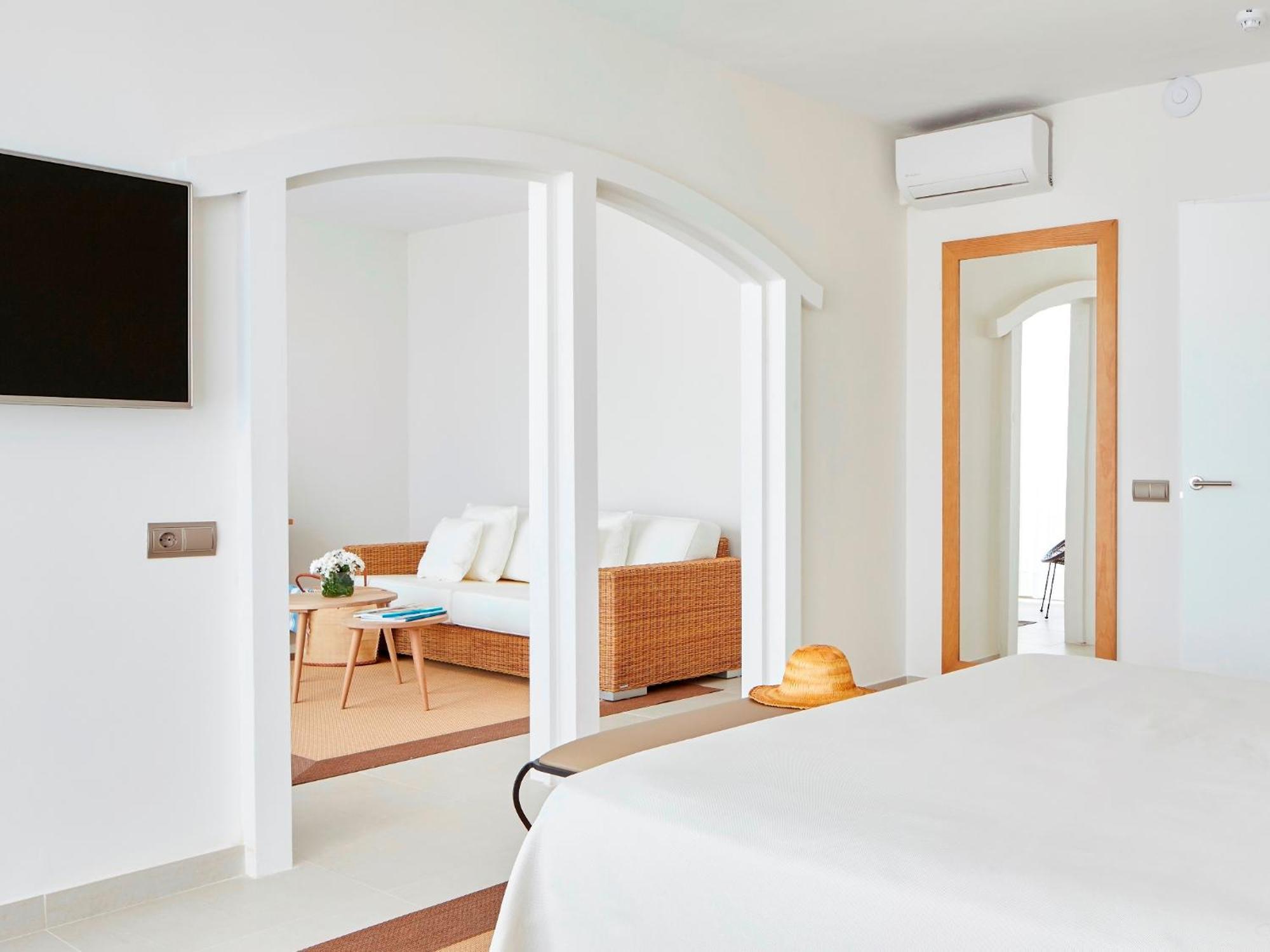Hotel Tres Torres Santa Eulària des Riu Szoba fotó