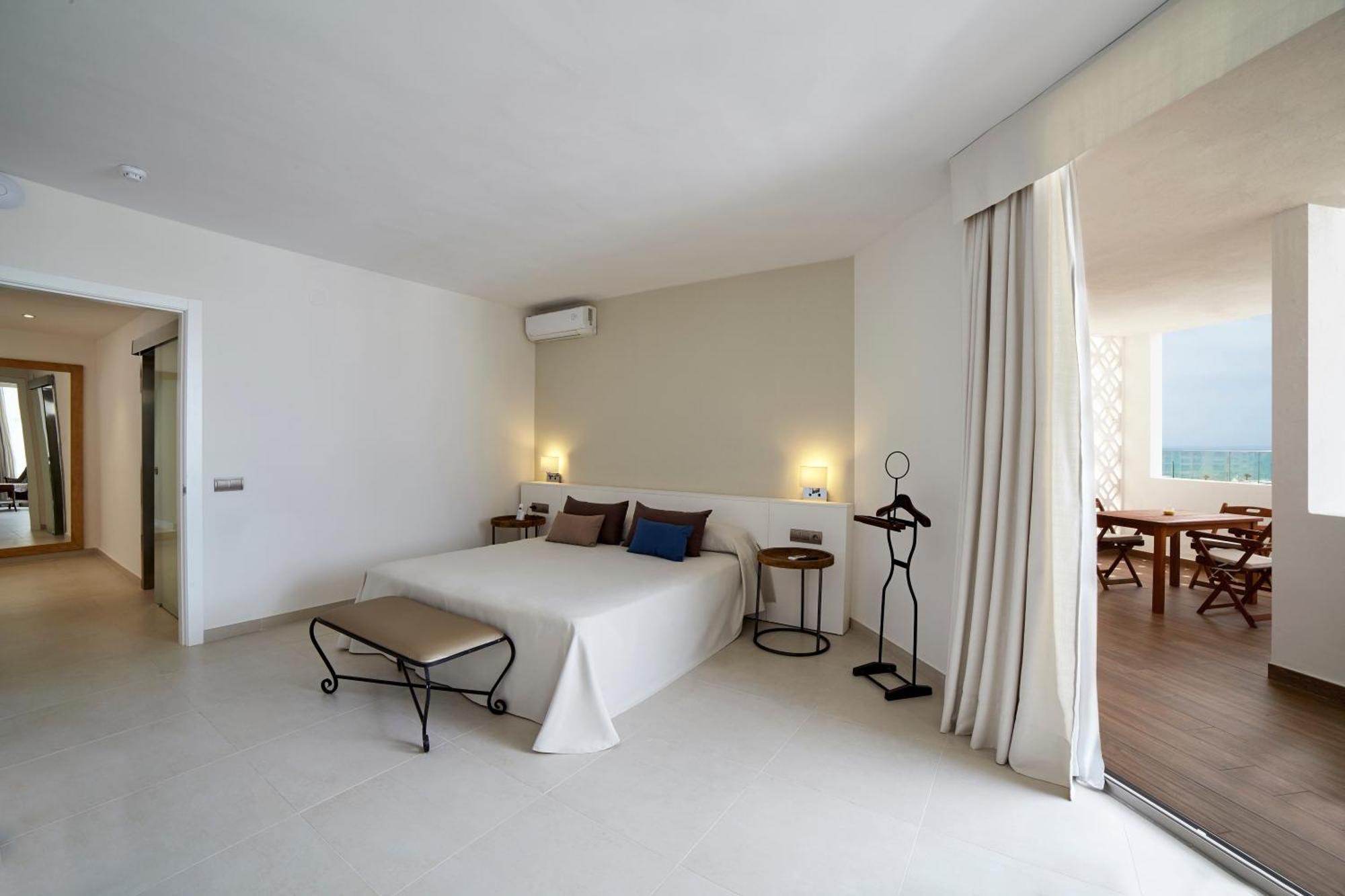 Hotel Tres Torres Santa Eulària des Riu Szoba fotó