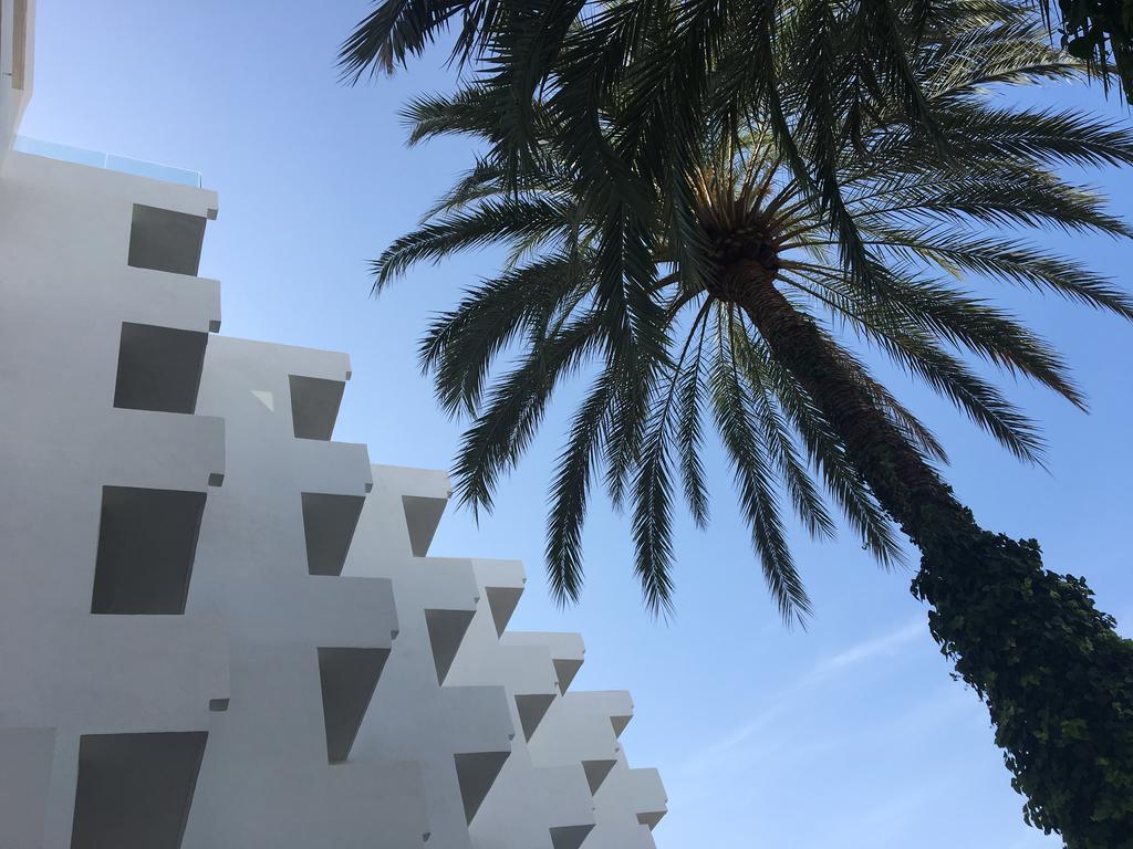 Hotel Tres Torres Santa Eulària des Riu Kültér fotó